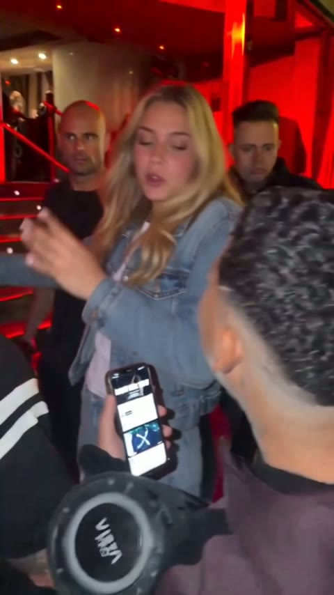 2 to 5 seconds: rapping to the phone